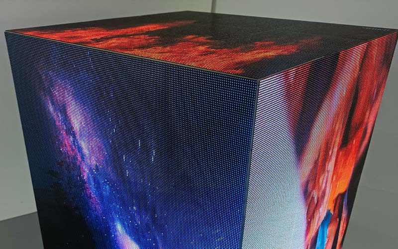 LED Cube Display Narrow Gap