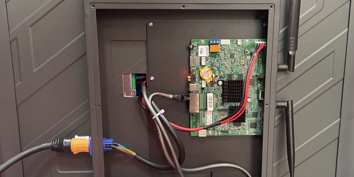 Novastar T50 Async and Sync controller cascade mode available
